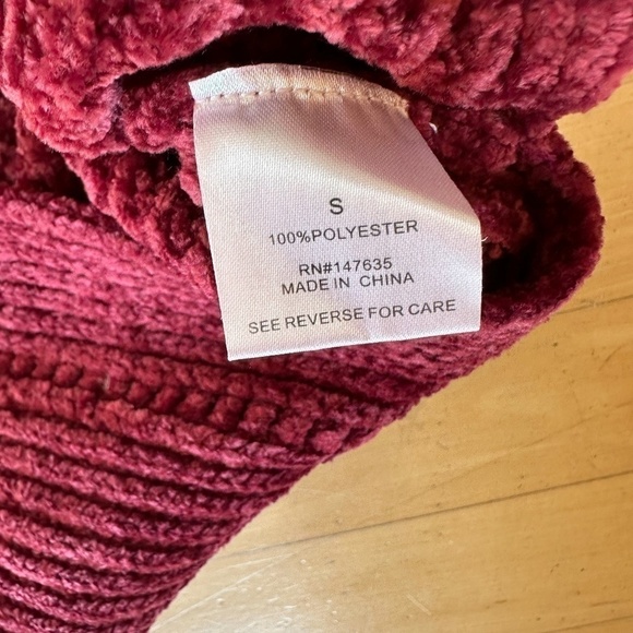 Romeo and Juliet couture Ruffled sleeve sweater, small - Picture 7 of 7